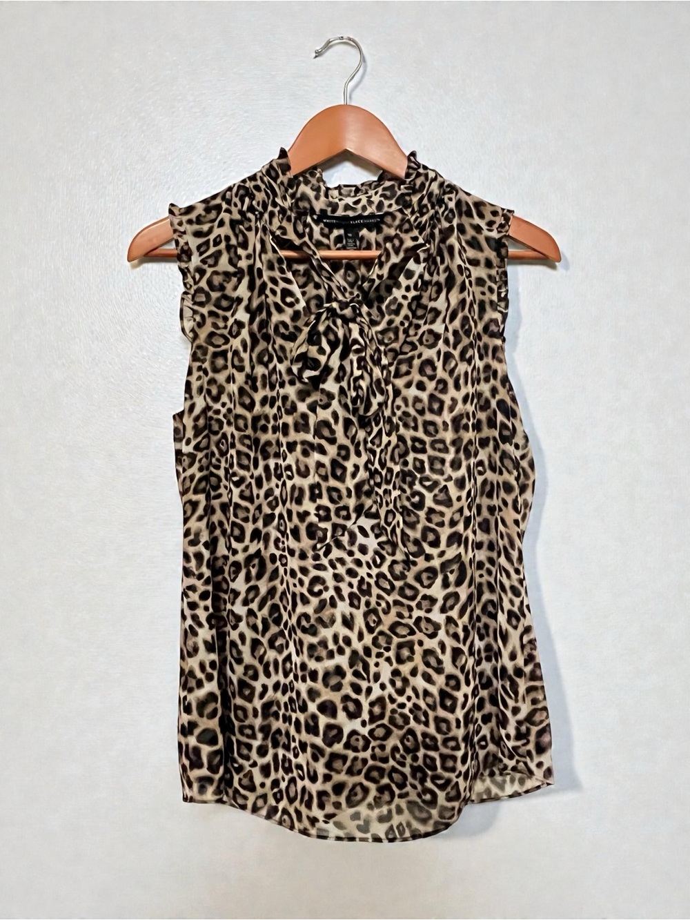 White House Black Market Leopard Print Sleeveless Blouse front neck tie size 10